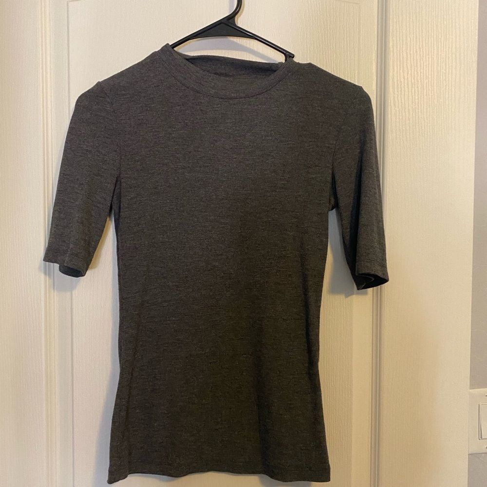 Womens forever 21 mid sleeve top - S